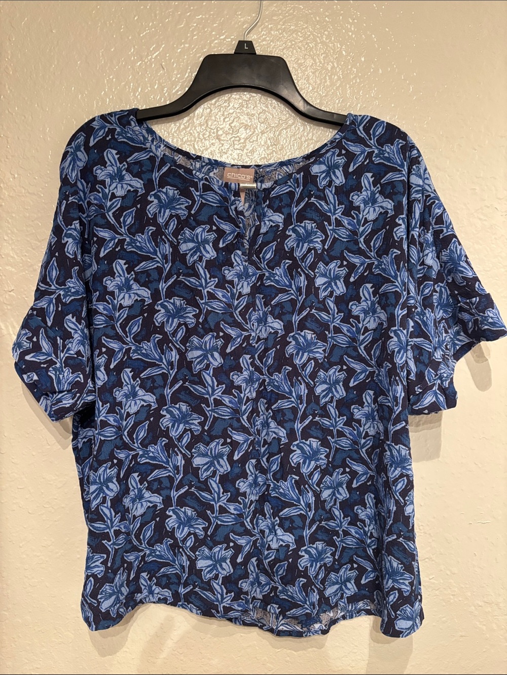Chico's Blue Floral Keyhole Short Sleeve Top Size 3 (US XL / 16)